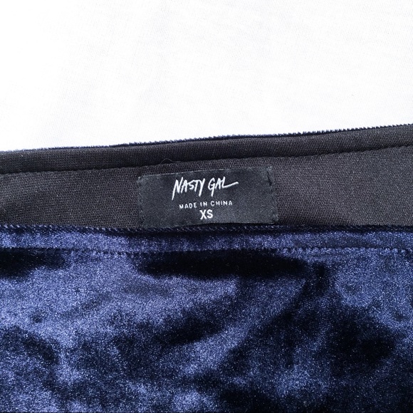 NASTY GAL ONE-SHOULDER BLUE VELVET CROP TOP - Picture 5 of 6